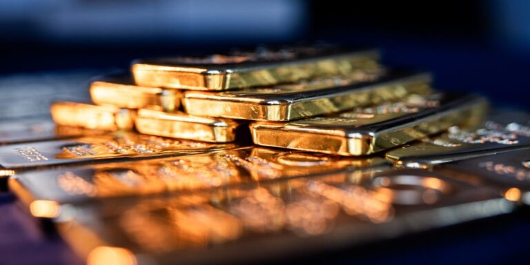 Gold on track for worst week this year as tariff threats ramp up