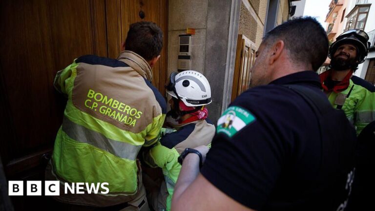 At least three deaths linked to power outage